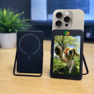 Onyx 5000mAh Magnetic Power Bank w:E-ink Screen